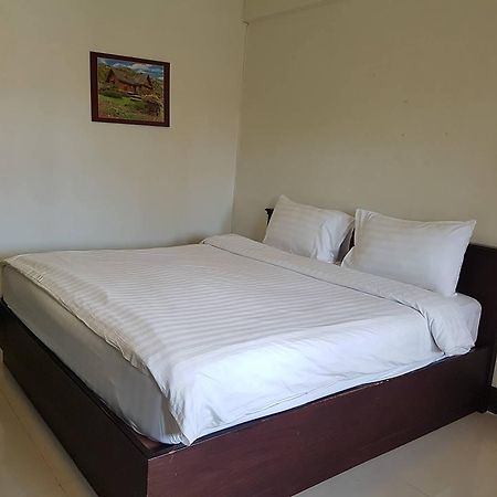 Jaroensin Place Buriram Exterior foto